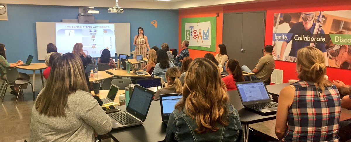 JustinAglio's tweet photo. Happening NOW (SOLD OUT): FREE Hummingbird #Robotics Workshop @MontourSD #transformEDWest @cntr4creativity w/ @KelseyConnects @birdbraintech! #RemakeLearning @AlleghenyIU3 @PADeptofEd https://t.co/E0teeyRLB1
