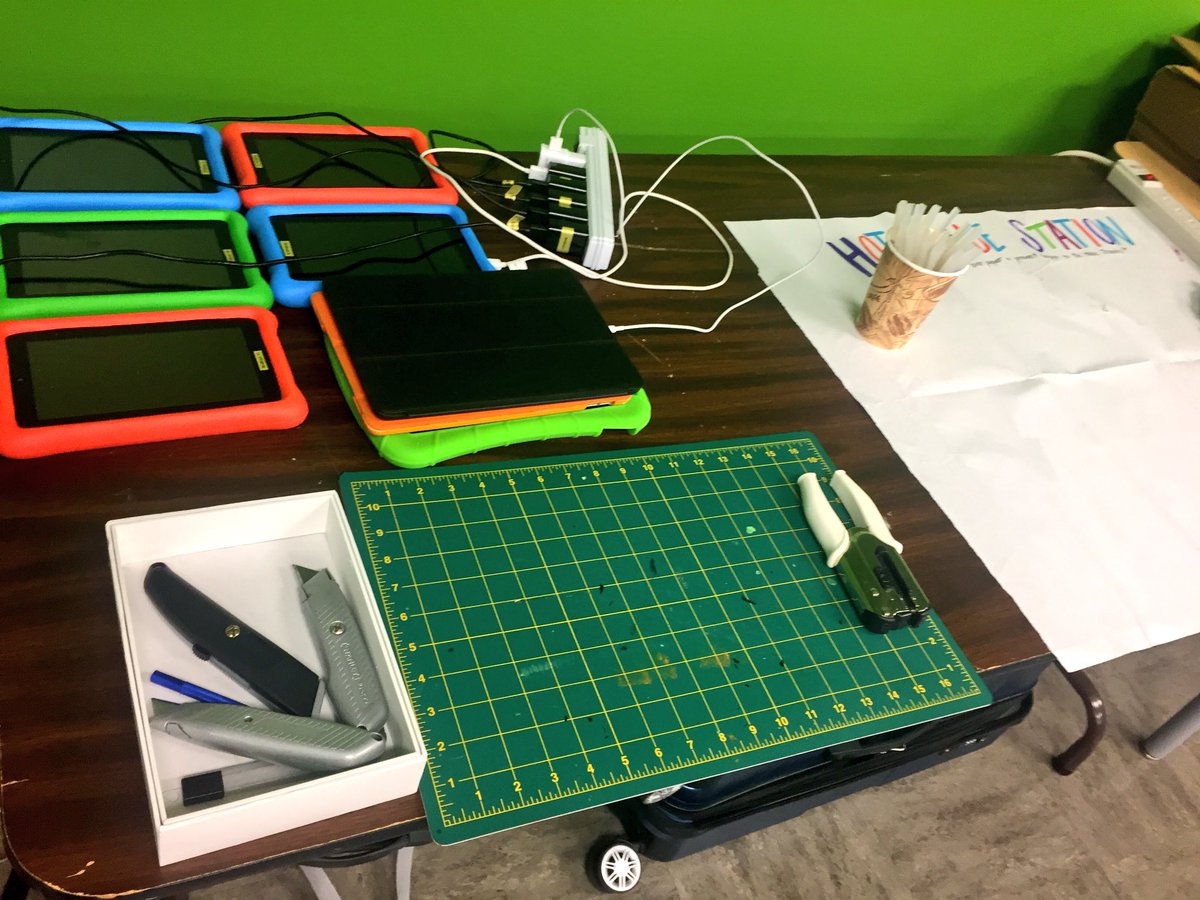 JustinAglio's tweet photo. Happening NOW (SOLD OUT): FREE Hummingbird #Robotics Workshop @MontourSD #transformEDWest @cntr4creativity w/ @KelseyConnects @birdbraintech! #RemakeLearning @AlleghenyIU3 @PADeptofEd https://t.co/E0teeyRLB1