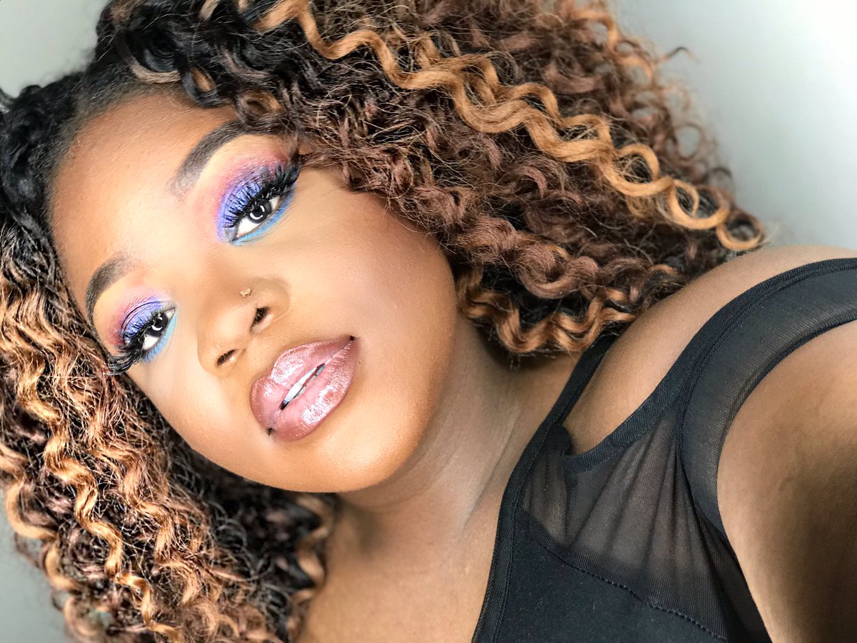 Molobeauty91's tweet photo. “Hey Aunty” #mua #goat  #melaninbeautiesunite #africanbeauty #letmegetdat #makeup #makeupartist #slay #slayqueen #myblackisbeautiful #liberiangirl #liberian https://t.co/Z0W1Xz58ZY