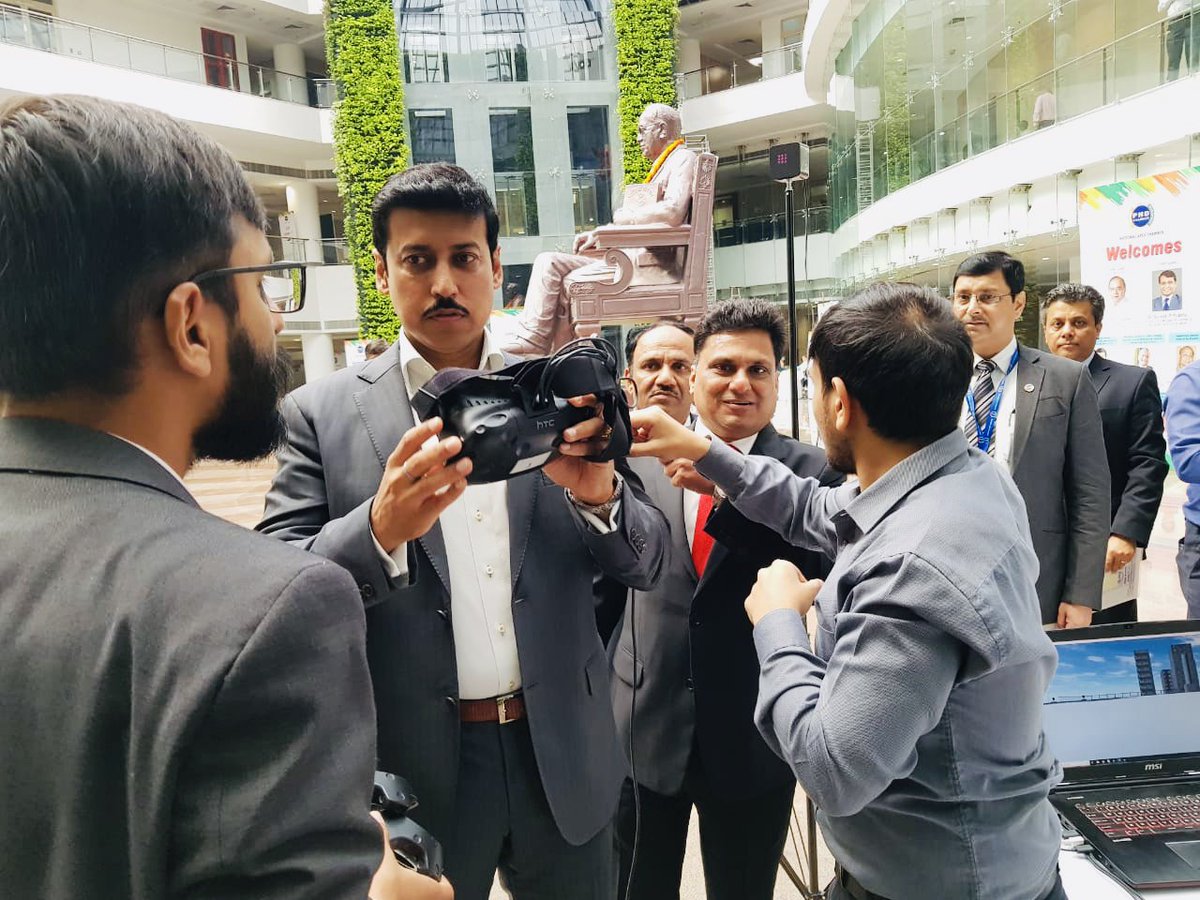 Simulanis's tweet photo. It was an absolute honour showcasing our work to MP &amp; Colonel Rajyavardhan Rathore @Ra_THORe at the @phdchamber of commerce!
#Simulanis — India's most awarded #ARVR Company
#VirtualReality #AugmentedReality https://t.co/dUIFTg7FzL