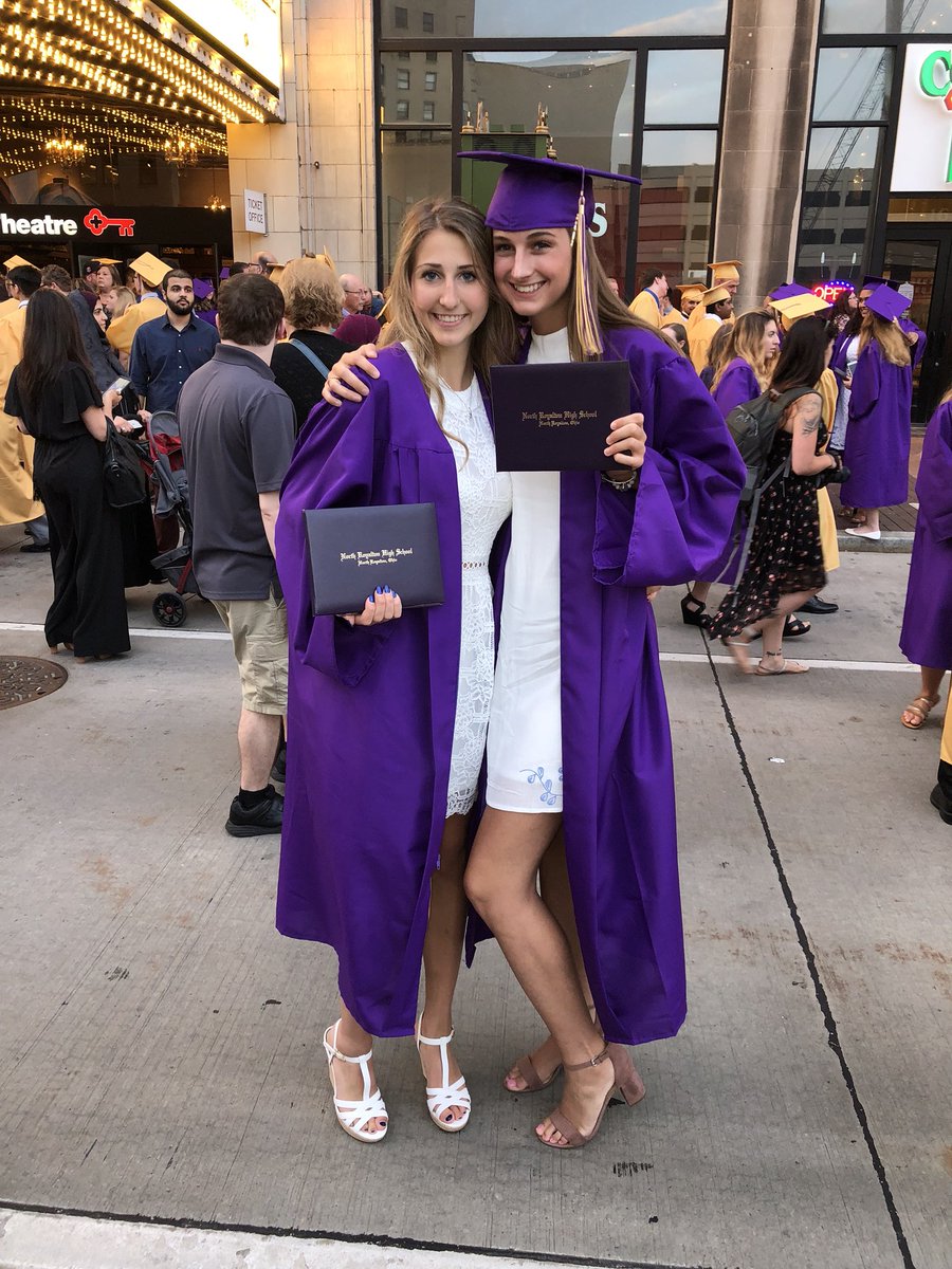 krista_harbart's tweet photo. Happy birthday @maciieplagens I miss you so much moosie. I hope you have an amazing day. Love you 💖🎁🎉🎊 https://t.co/GDw7o4iwuB