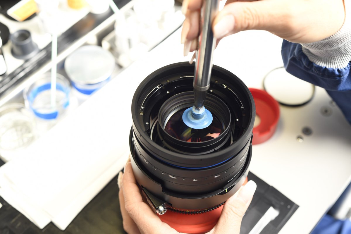 ZEISSCine's tweet photo. Episode 6 of the #ZEISSSupremePrime #lensmanufacturing process allows you to sneak a peek at the step that will determine the optical quality of the lens: https://t.co/e30BupHIHi #madeingermany https://t.co/BmUVJcpTpV