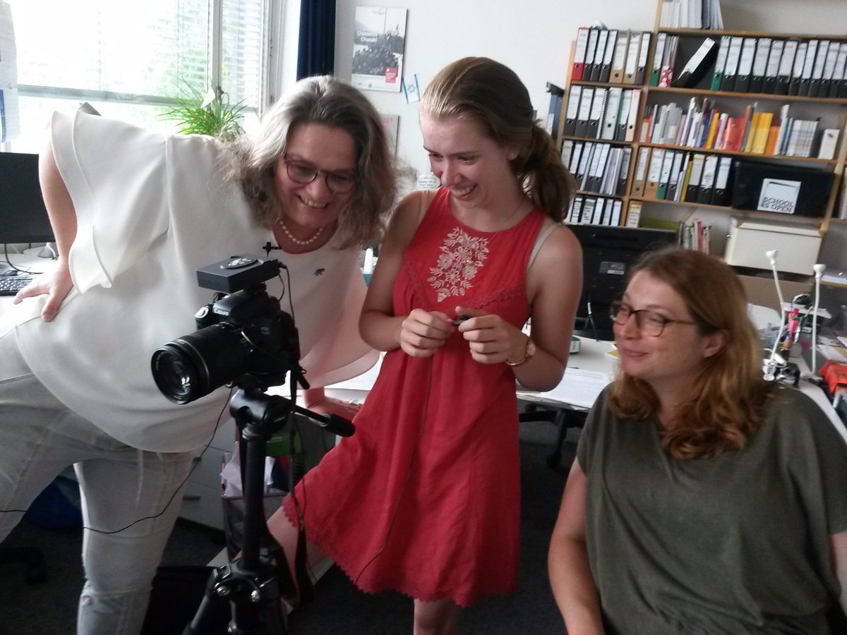 schoolisopen's tweet photo. https://t.co/TqzW8ZNBYu
Vielen Dank an die Kollege_innen im ZfL für die netten Dreharbeiten und das phänonenale Trau-Dich Video #Trommelwirbel 🎊@UniCologne #Partizipation #Heliosschule #StAVV https://t.co/CwzfAEVMCh