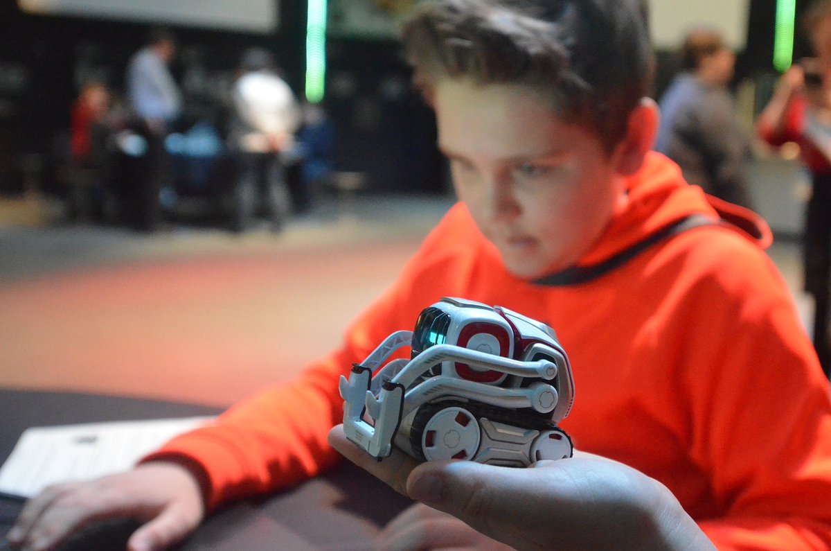 KaminScienceCtr's tweet image. We believe in #CSforALL! We are excited to be working with @anki on an official curriculum for third- through fifth-graders for the Cozmo® robot. Learn more here: go.anki.com/2NvmeXq  #Cozmo #STEMeducation