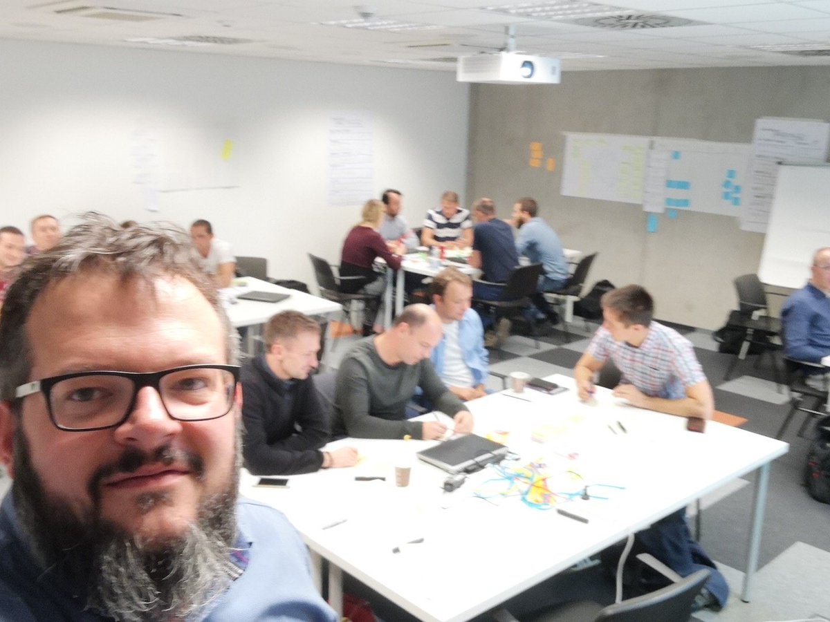 Ludzie którzy zrobili krzesła w 20 minut 😁