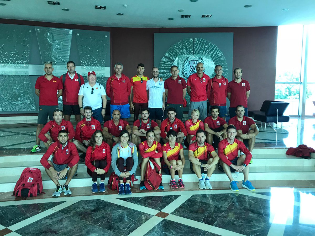 atletismoRFEA's tweet photo. El grupo de atletas y técnicos españoles ya está en Doha 🇶🇦 entrenando y conociendo las instalaciones donde se disputará el próximo Mundial. 💪💪 https://t.co/qlYlkIsyLZ