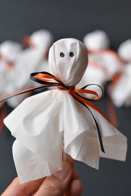 These ghoulish pops thought up by <a href="/1littleproject/">One Little Project</a> will delight your little ones -- and satisfy their sweet tooth! 👻bit.ly/2y4dl1f
