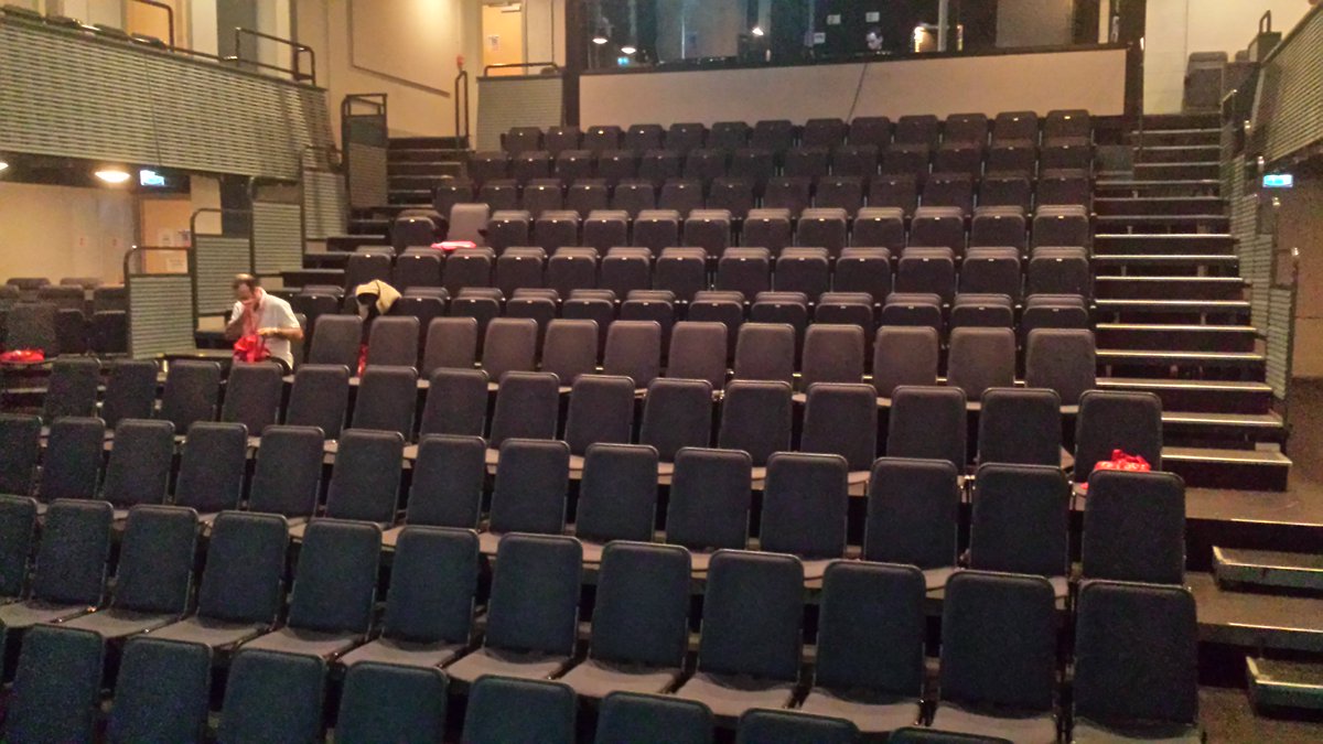 kevriley's tweet image. In 2014 I was up onstage preparing to speak at #SQLRelay and spotted @ianpike in the room early doors. 4 years on and it's reversal of positions #DataRelay