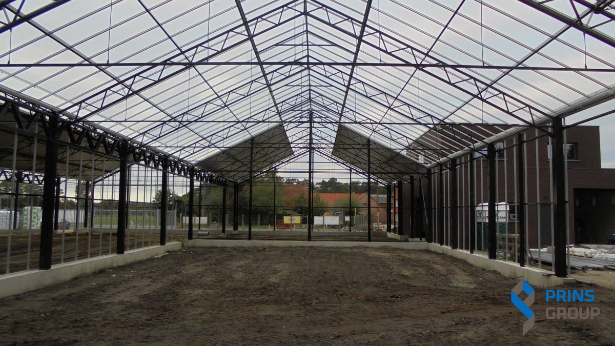 prinsgroup's tweet photo. In samenwerking met #SerrenbouwStoffels wordt er gewerkt aan een mooi #kasproject in #België. Het project betreft een uitbreiding van een #tuincentrum.
#TheTotalGrowingSolution #kassenbouw #kasprojecten #tuinbouw https://t.co/Up7hqc1xoW