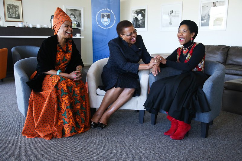 UCT_news's tweet photo. #VCFirst100Days UCT Vice-Chancellor, Professor Mamokgethi Phakeng has led the university through a period of just over three months, but UCT has recorded some key milestones in this short period. Read more: https://t.co/3kqnu0XNNH https://t.co/yqJ0kXgH8x