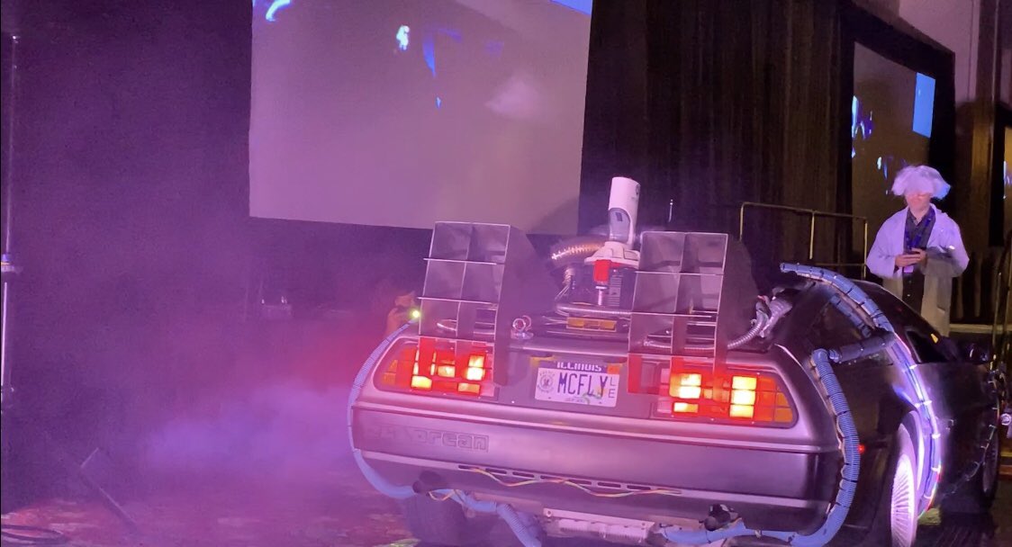 OakParkGirl's tweet photo. Pretty sweet ride into the @devupconf keynote for @richcampbell 😀 #ReadyDeveloperOne https://t.co/IDGGBLt4m7