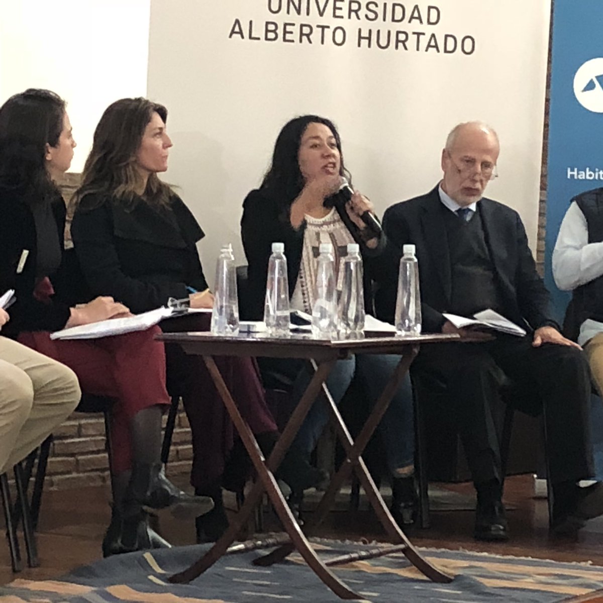 f_vivienda's tweet photo. “Democraticen la ciudad para que podamos disfrutarla, reparen el daño realizado a pobladores que fueron expulsados a la periferia en los 70, en los 90”, exige @doris_gonzalez_ en #SeminarioFV #UnLugarEnLaCiudad https://t.co/2TBK226cku
