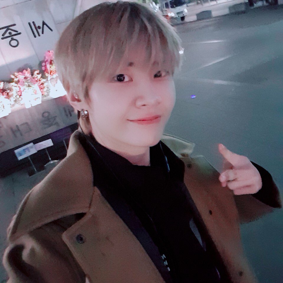 UP10TION's tweet photo. [#웨이] 한글날 맞이 브이앱! 끝^^
세종대왕님과 함께 찍었어요!!
세종대왕님 사랑합니다~♡♡
#10월9일 #한글날 #광화문 #세종대왕 #훈민정음 https://t.co/RG3OqdsCog