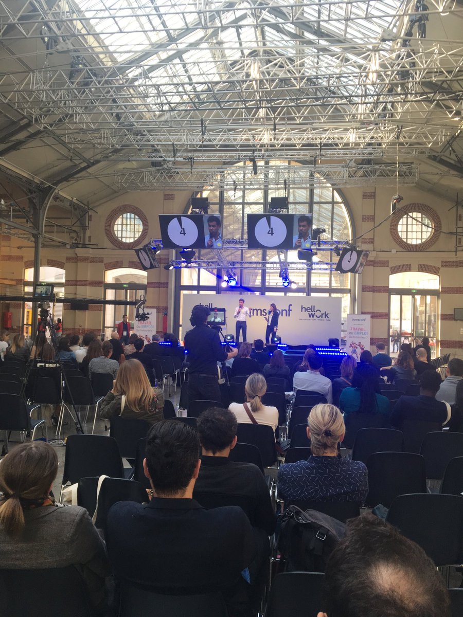 Pitch ⁦@joinyoss⁩ ⁦<a href="/RTrebuil/">RomainTrébuil</a>⁩ on the stage! Go! #rmsconf