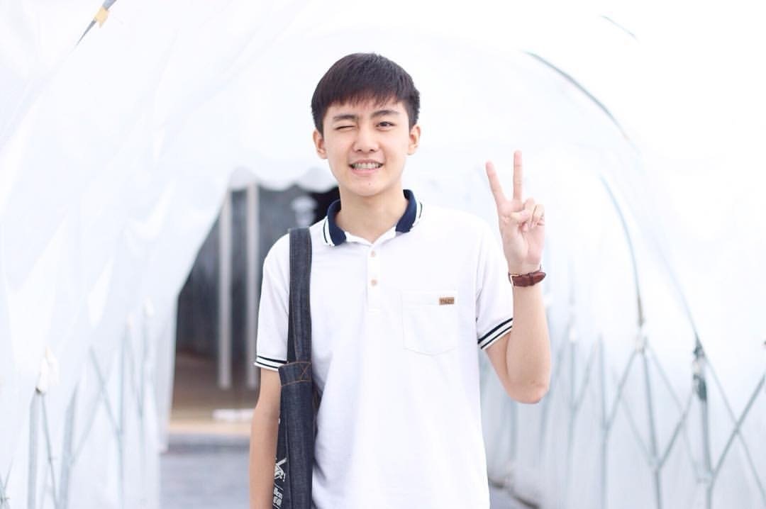 MNS_MILK's tweet photo. 1ชอบบทแต่ง_ญ_น่ารักอ่อนโยน
2เปรียบเสมือนก้อนหินได้ไหม?
นิ่งๆครึมๆแต่ภายในบอบบางอ่อนโยนน่าทะนุถนอม
3ชอบตรงที่เป็นเก่งกล้า_ตีบทได้แสบๆซนๆหลายอารมณ์เจอกันทีไรเจอกันเมื่อไหร่อยากเจอแล้วเจออีกเจอบ่อยๆเลยก็ได้นะยิ้มสิยิ้มหน่อยยิ้มให้เราสักนิดเราจะตามติดตลอดไป💛#หัวใจศิวัช
#walkwithmark https://t.co/bLjtvYhkXF