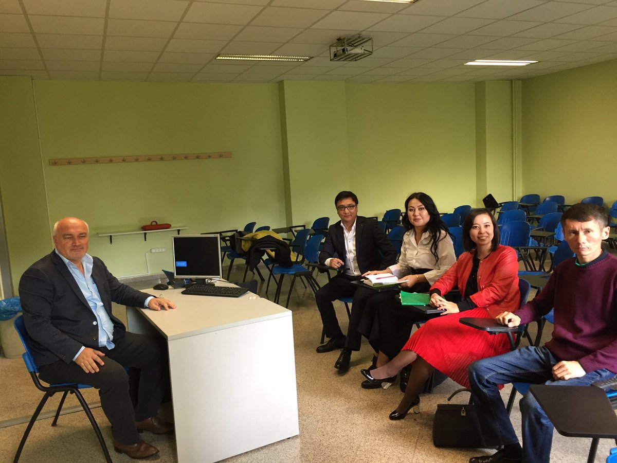 Kazakistan’ın Evrazya  ve Abay üniversitelerinden gelen tarih doktora öğrencileri ile..