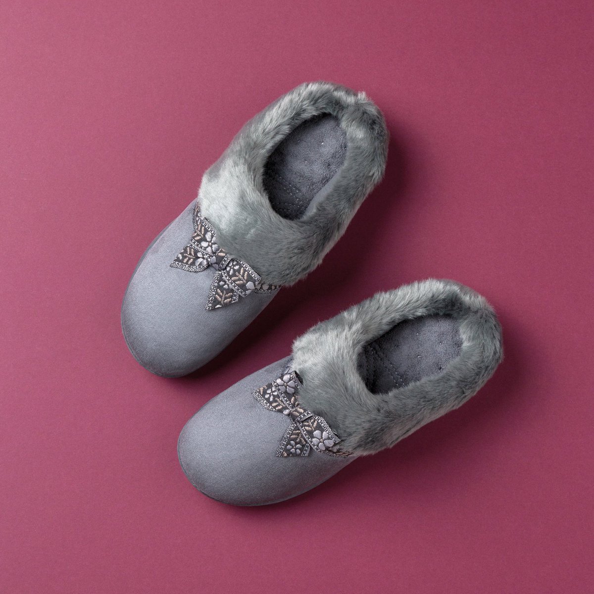 totes isotoner pillowstep slippers