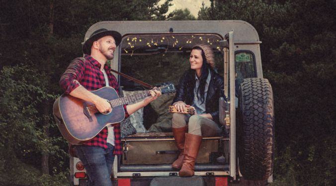 Ná vier jaar se harde werk begin #DieAvontuur uiteindelik vir <a href="/DouvoordagBand/">Douvoordag</a>: 👉 afrmusieknuus.co.za/2018/10/09/die…