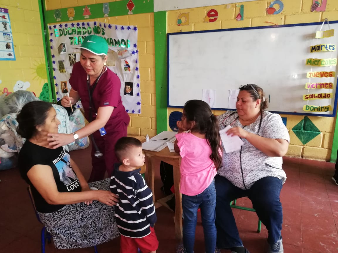 RegionMetroDC's tweet photo. Niños, embarazadas , enfermos  crónicos y adultos mayores , reciben vacunación por brigadas de salud en albergues. https://t.co/jfCkRUZmb9