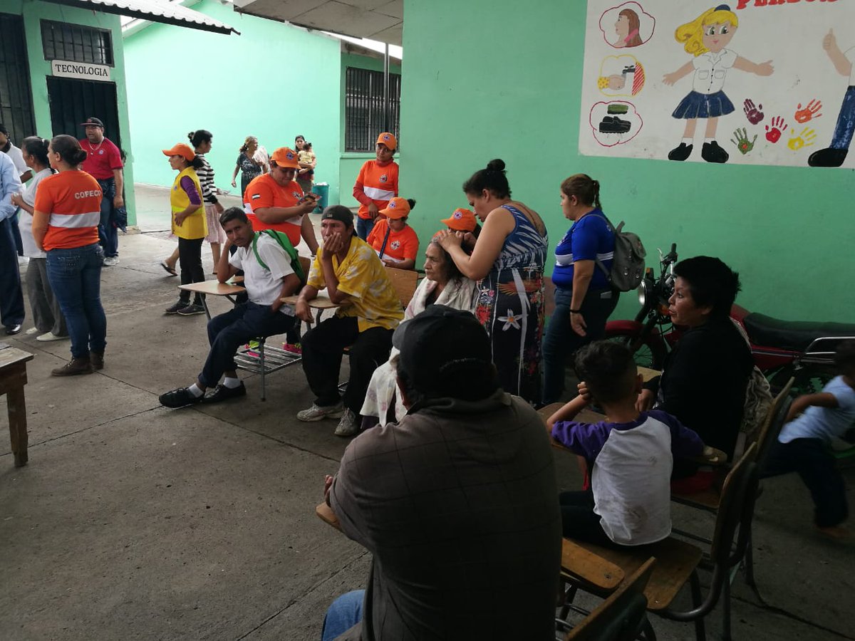 RegionMetroDC's tweet photo. Niños, embarazadas , enfermos  crónicos y adultos mayores , reciben vacunación por brigadas de salud en albergues. https://t.co/jfCkRUZmb9