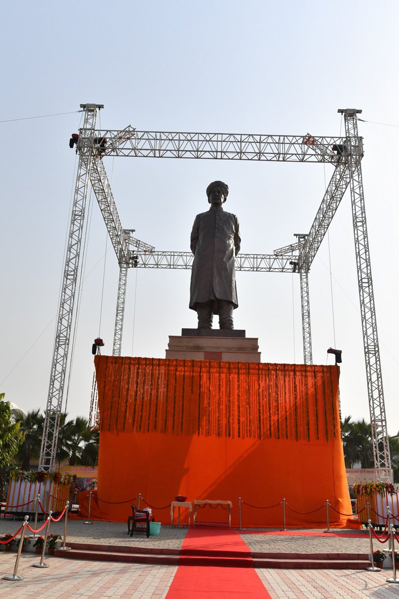 narendramodi's tweet photo. आज रोहतक के सांपला में मुझे दीनबंधु छोटूराम जी की प्रतिमा का अनावरण करने का सौभाग्य मिला। 

यह हरियाणा की सबसे बड़ी प्रतिमाओं में से एक है, जो देश भर के लोगों खासकर किसानों का ध्यान आकर्षित करेगी। 

किसानों के उत्थान के लिए छोटूराम जी ने व्यापक रूप से कार्य किया था। https://t.co/WY4SQaqUnm
