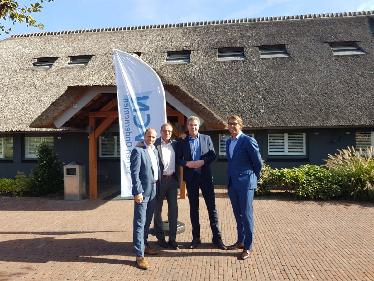 VCN_NL's tweet photo. Ook de zakelijke roadshow in Nieuwegein was een succes! Tijdens de roadshows namen onze mannen én gastsprekers adviseurs mee in de nieuwste ontwikkelingen omtrent de zakelijke dienstverlening van VCN. Het was een inspirerende dag! #VCN #zakelijkeroadshow #samenondernemen https://t.co/5CyGtPfZed