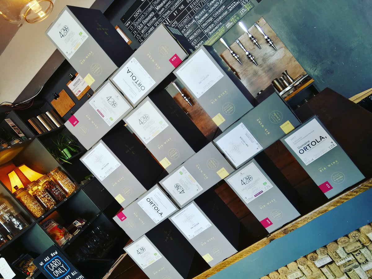ThirstyCamb's tweet photo. The future is #boxshaped, folks. Come check out our new range of 2.25 litre wine boxes at #46chestertonroad. They're all from first-class producers, some are organic, one even biodynamic. Eco-friendly โ๏ธ Value for money โ๏ธ Stays fresh for yonks โ๏ธ #winner https://t.co/tWbEinsSHg
