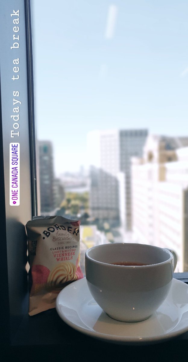 Emilyjatait's tweet photo. Today's coffee break ☕🏙 #canadasquare #London #citylife #canarywharf #cuppatea #filming #cityscope #teabreak #nicejob Oh and I LOVE BORDER BISCUITS 🍪 https://t.co/qYy2qVrWW1