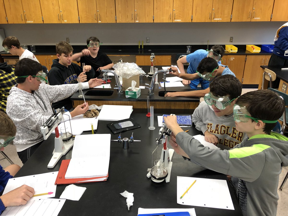 mrnickscigeek's tweet photo. #MrNick #IPES class experimentally determining the density of water and having fun doing it!  Who says science can’t be fun? https://t.co/E0iaT2Zkpm