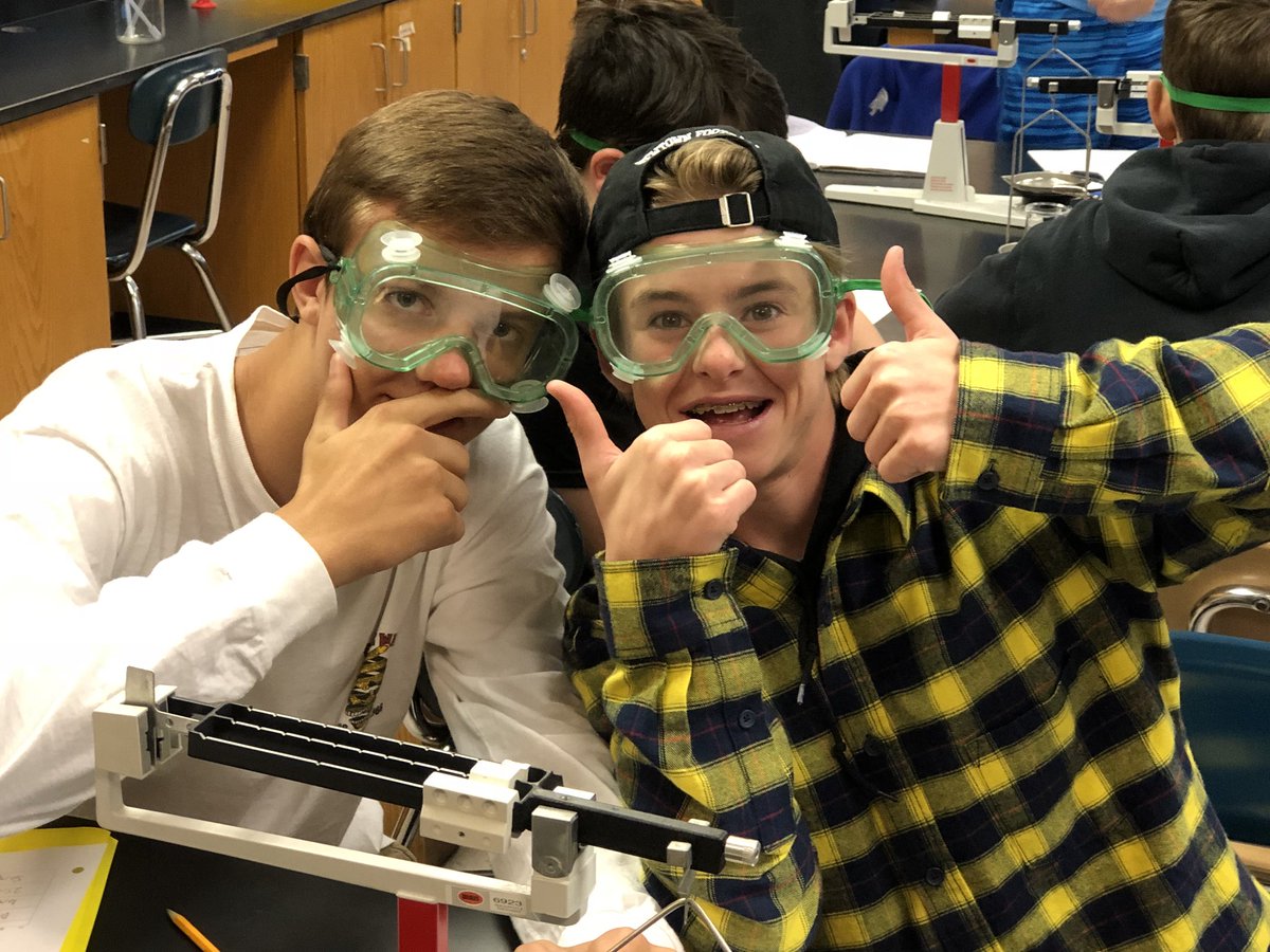 mrnickscigeek's tweet photo. #MrNick #IPES class experimentally determining the density of water and having fun doing it!  Who says science can’t be fun? https://t.co/E0iaT2Zkpm