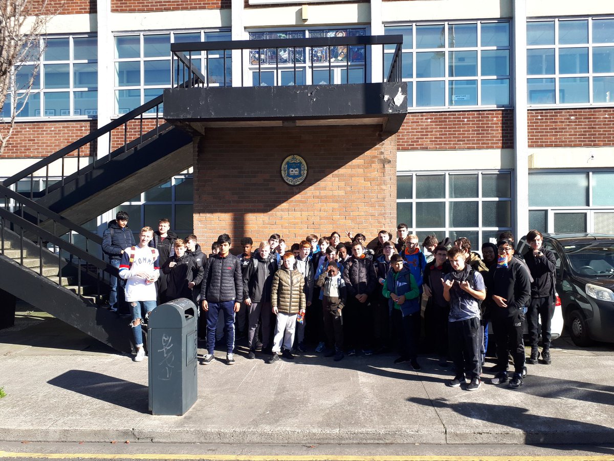 SyngeStreetCBS's tweet image. There and back again 😎 A great day out and we got to see @MrTaytoIreland in the end 😄 #bestbagever #Science #memories #Synger @JCforTeachers @ricebirthplace