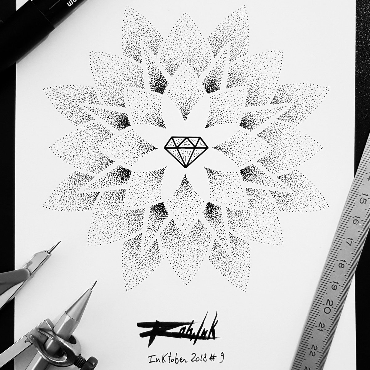 Rob__Ink's tweet photo. Day 9 of #Inktober2018 
#inktober #precious #mandala
https://t.co/ceEqvwGAft https://t.co/0ASBWHaD1h