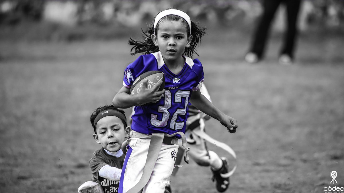 Codeconline's tweet photo. #football #flagfootball #tocho #tochobandera #lobos #codec #creatingemotions #creatingmemories #photomakers #filmmakers #grayscale #canon #runningback #running #Toluca #welovefootball #purple #wolfpack #acarreo #footballplayer #footballife #footballgame https://t.co/1sEHZ8Uhtu