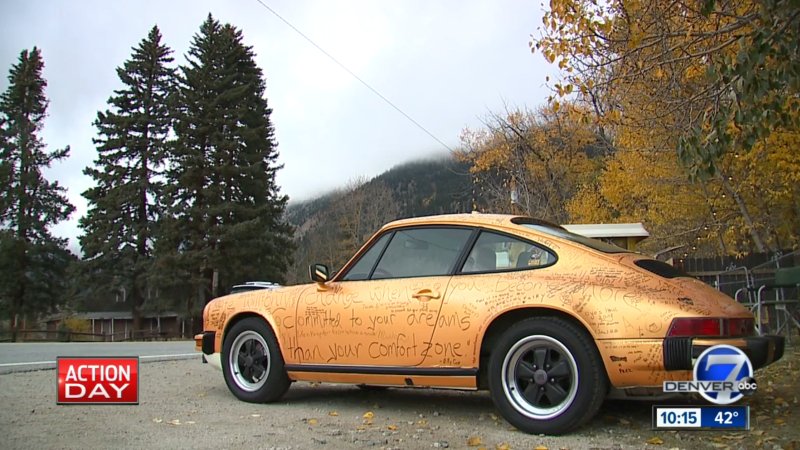 Jalopnik's tweet photo. This guy put some markers next to his 1982 Porsche 911 and it’s become a mural of inspirational quotes https://t.co/hKy8eXwgxz https://t.co/ydVaTN1hIV
