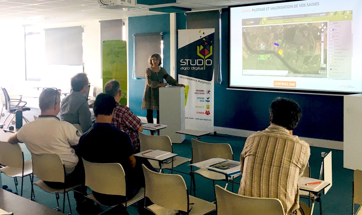 SMAG_SmartAgri's tweet photo. 📲Le numérique au service de vos #vergers ! 👉En ce moment chez @SMAG_SmartAgri @fgouju présente le #logiciel #agreo à la #coopérative Cofruid'Oc 🍎🍏! #arboriculture https://t.co/Zli99eHPv9