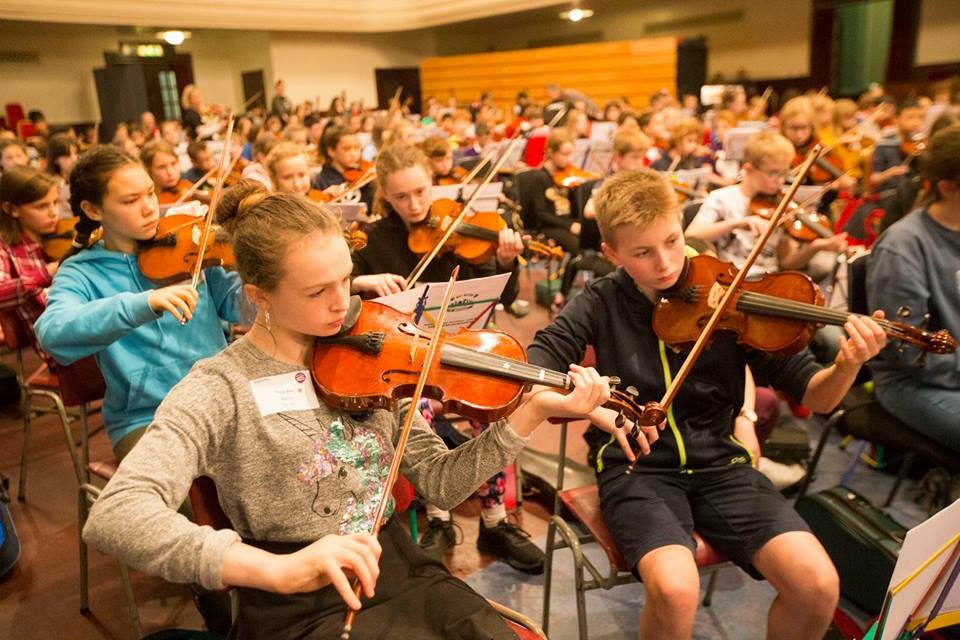 bignoisescot's tweet photo. New friendships being created, skills being developed, and memories being made. That’s what our #SuperStringsSessions with @NickyBenedetti are all about! #CharityTuesday https://t.co/0QyqfV5cj6