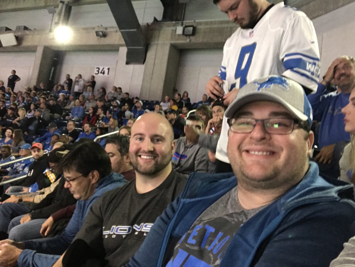Sunday Funday enjoying a Detroit Lions victory for winning the May Top Team Incentive! No better way to spend a fall Sunday then with a great group of extremely hard working fellas!!!!!! #Thankful #football #Good2BGreat #SundayFunday 
@lakendradavis <a href="/greatergurus/">Greater Lakes Gurus</a> @StaceyMarxCR