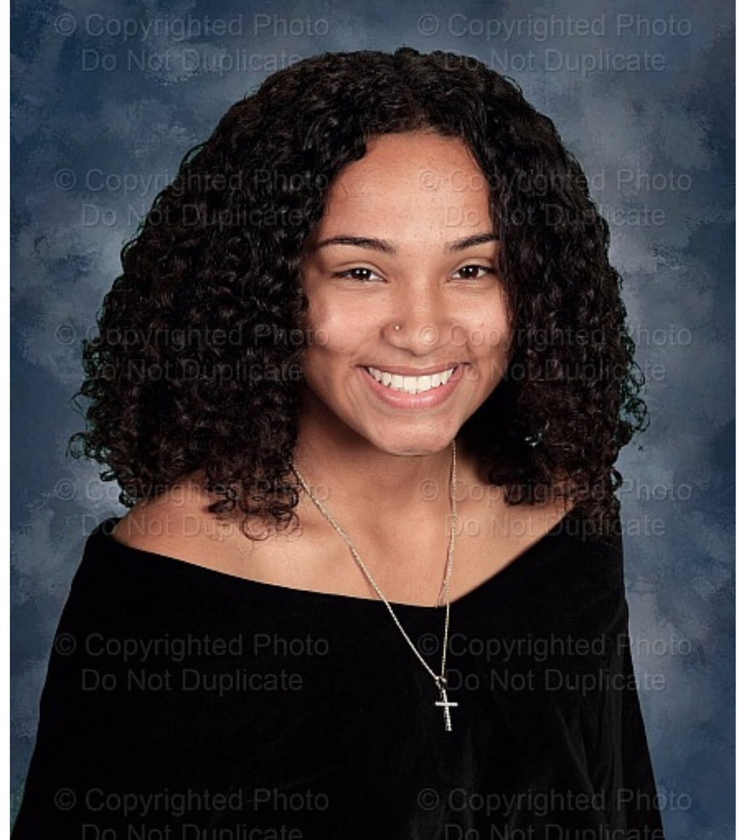 babelexx__'s tweet photo. SEN19R 💋🎓can’t chose which senior pic to buy buy man 😩 https://t.co/YTOmsAdNZN