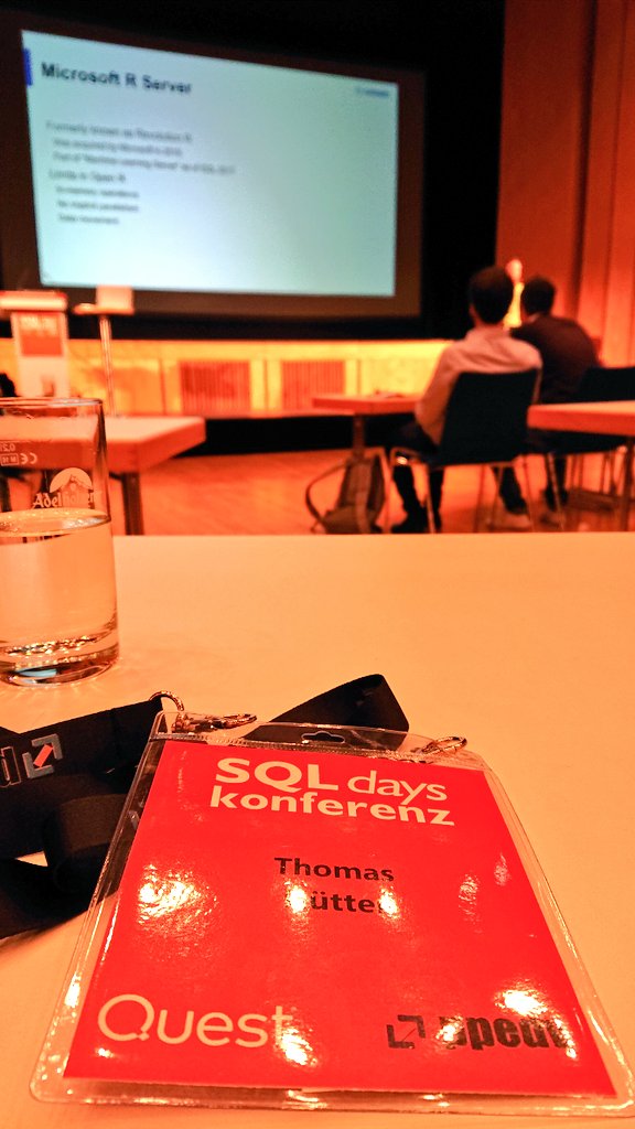 DerFredo's tweet image. Sending greetings from #SQLDays to #DataRelay//@SQLRelay_uk. 👋 Last session for today here by @MEhrenmueller