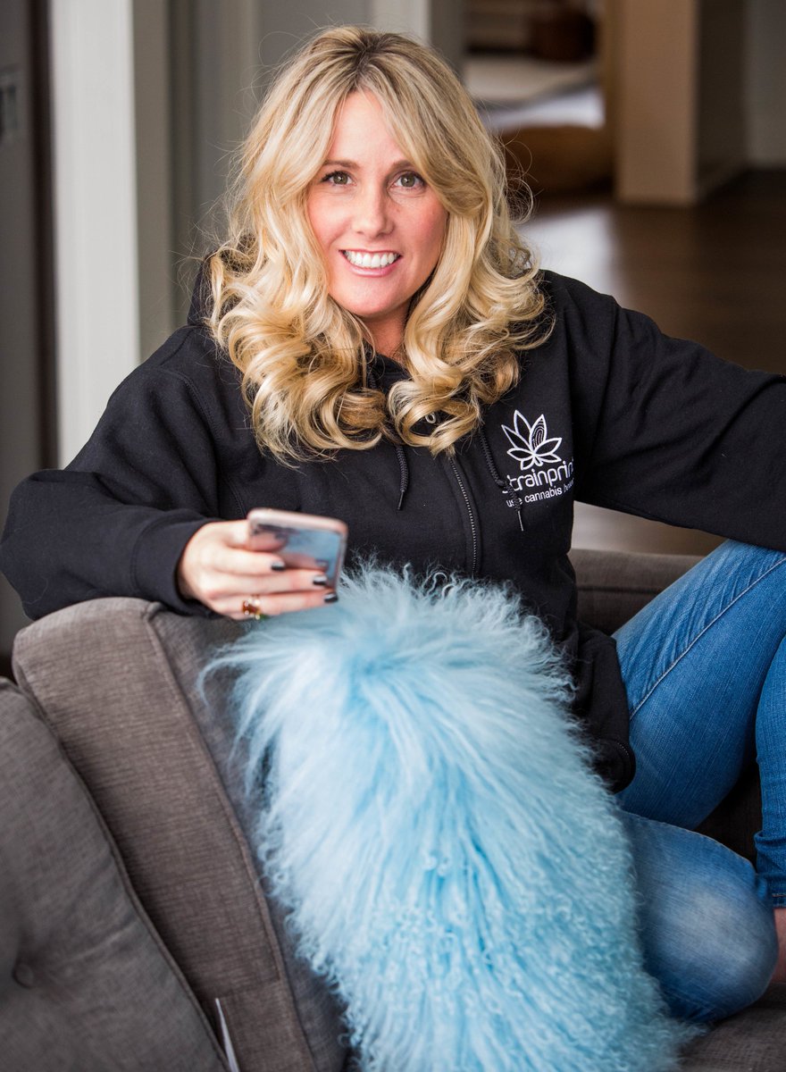 How fortunate am I to work for the BEST organization EVER - <a href="/strainprint/">Strainprint</a> - Honoured to have been featured on <a href="/HiFriendPodcast/">High Friends Podcast</a>  - It was a challenge to get so personal....but <a href="/rachelcolic/">Rachel Colic (she/her)</a> made it as easy as possible! #cannabisismedicine #breakthestigma
highfriendspodcast.com/podcast/tracki…