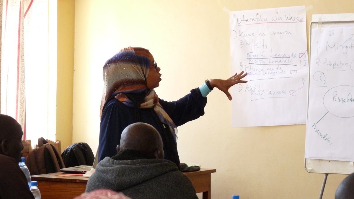 tma_services's tweet photo. Ms. Bibie Abdullah and Ms. Irene Kalumbete from @tma_services are at #KINNAPA office in Kiteto - Manyara for #AYP_II_Project explaining the #ScientificKnowledge on weather and climate change during the #PSP discussion.
#IndigenousKnowledge #haliyahewaTZ @tnrforum https://t.co/a7vkvjE31J
