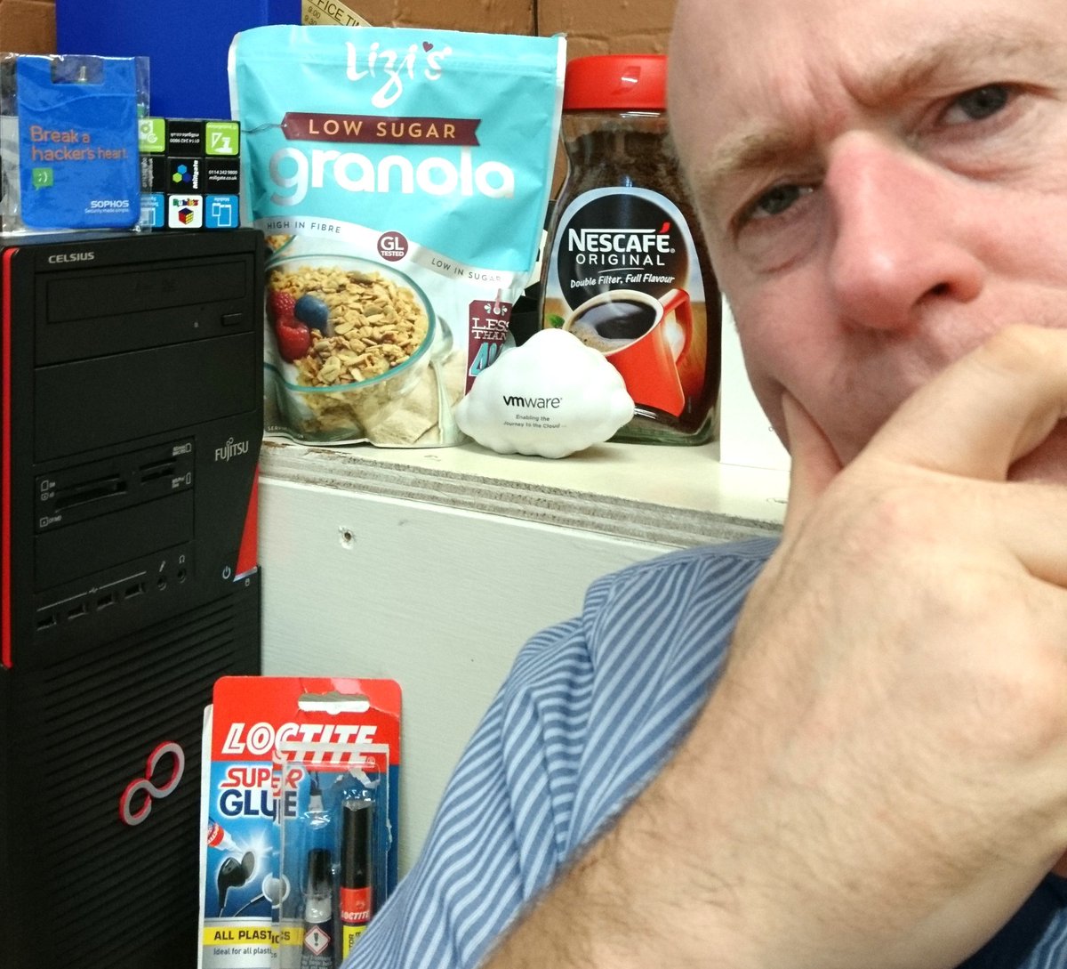 scotty167's tweet photo. If #KylieJenner can earn £750k for a selfie thru brand promo then I reckon based on my 66 followers this is worth at least 40p #fujitsu_uk #nescafe #VMware #Sophos #Millgate_IT #lizisgranola #locktite 😁 https://t.co/JDPTUF6fWd