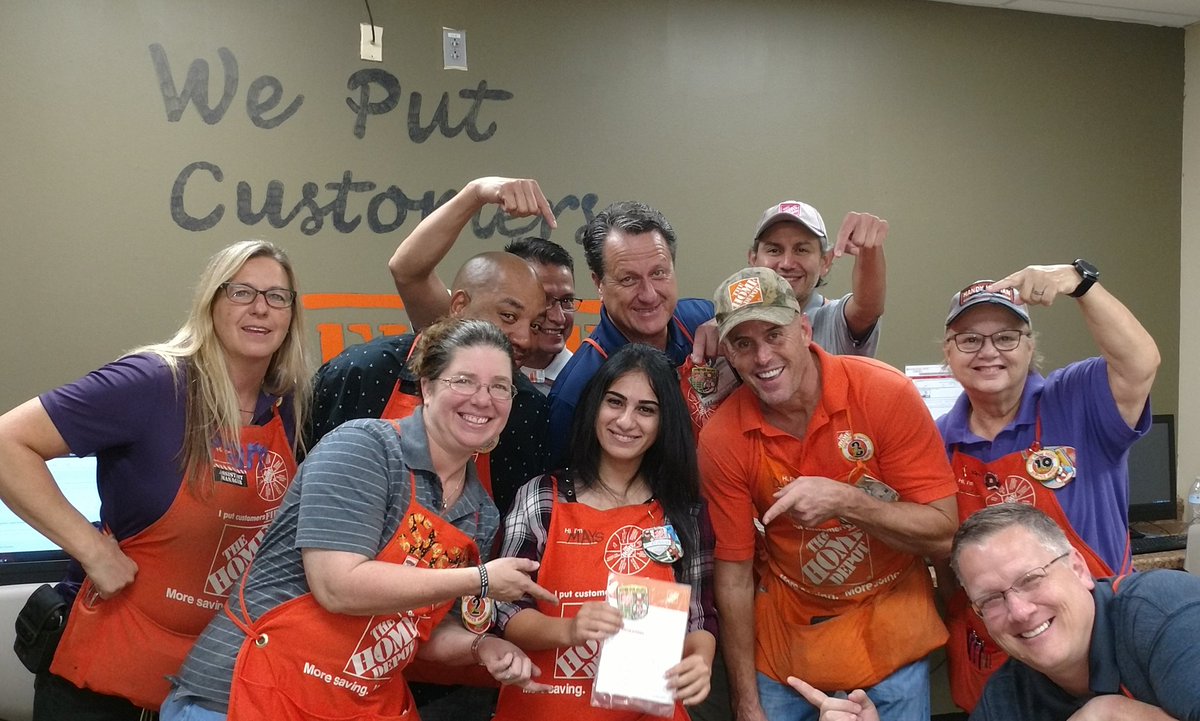 leftysteph6548's tweet photo. Customer called to tell me how outstanding customer service Mays gave her at 6581.  Way to live the orange promise!!! https://t.co/7vjDHTknS5
