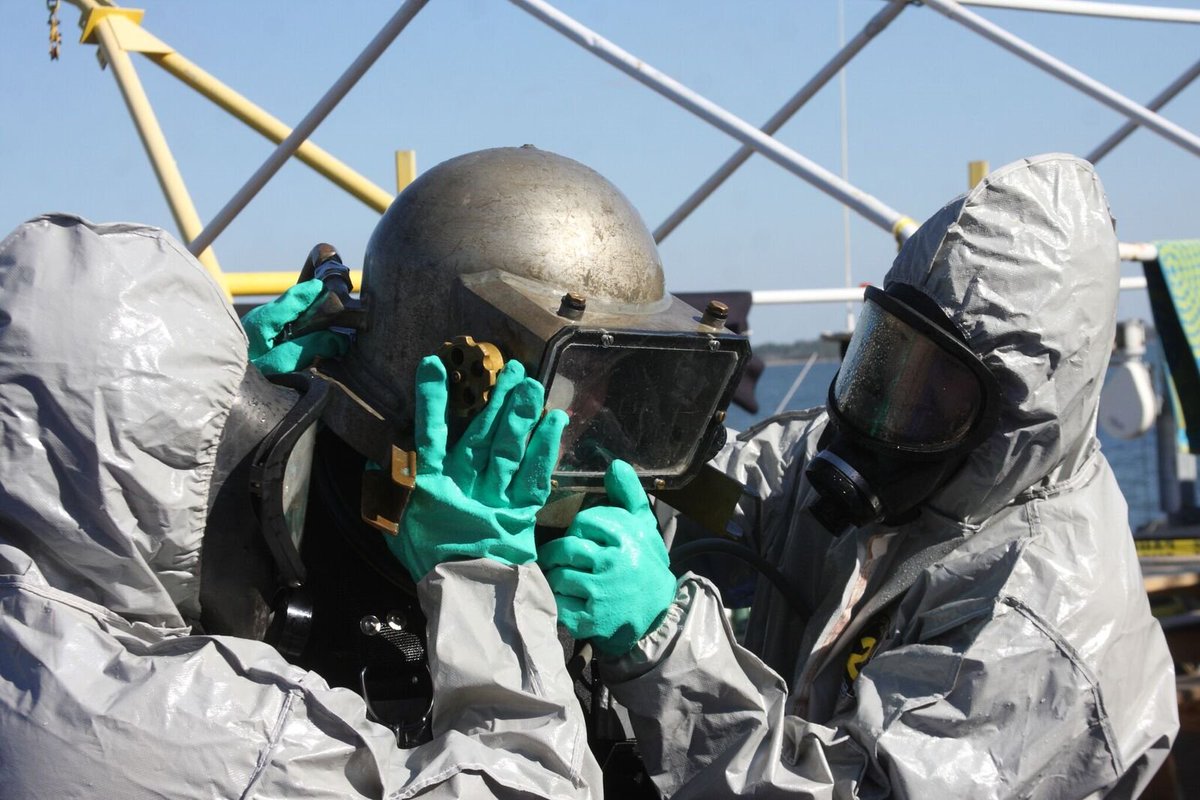 IDIDiver's tweet photo. As a #commercialdiver, protecting our environment is paramount. As a HAZMAT diver, you become the first line of defense against environmental catastrophes by being the key component of environmental remediation. https://t.co/QNZHlRZLNy