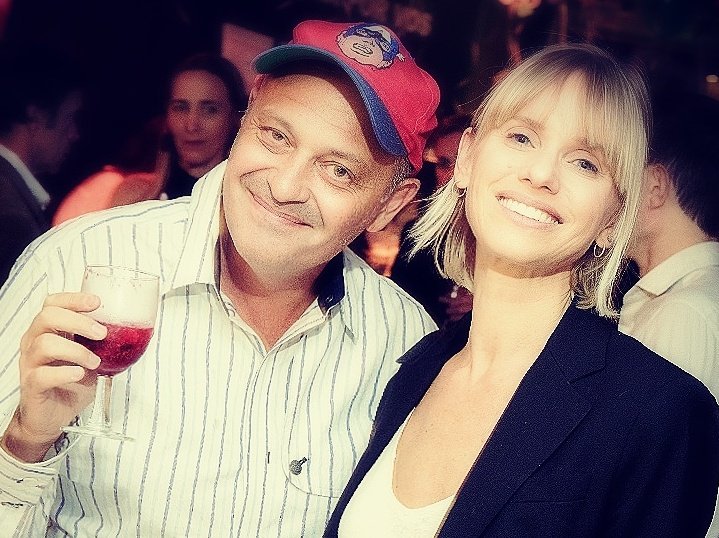 Con la hermosa nivel 1000 Carola del Bianco y también con mi gorrita d Capitán América autografiada por Chris Evans. Ah! Y con una caipirinha d frutos rojos q hice yo mismo con <a href="/thermomix/">thermomix</a> <a href="/lolilarguia/">Loli Larguia</a>