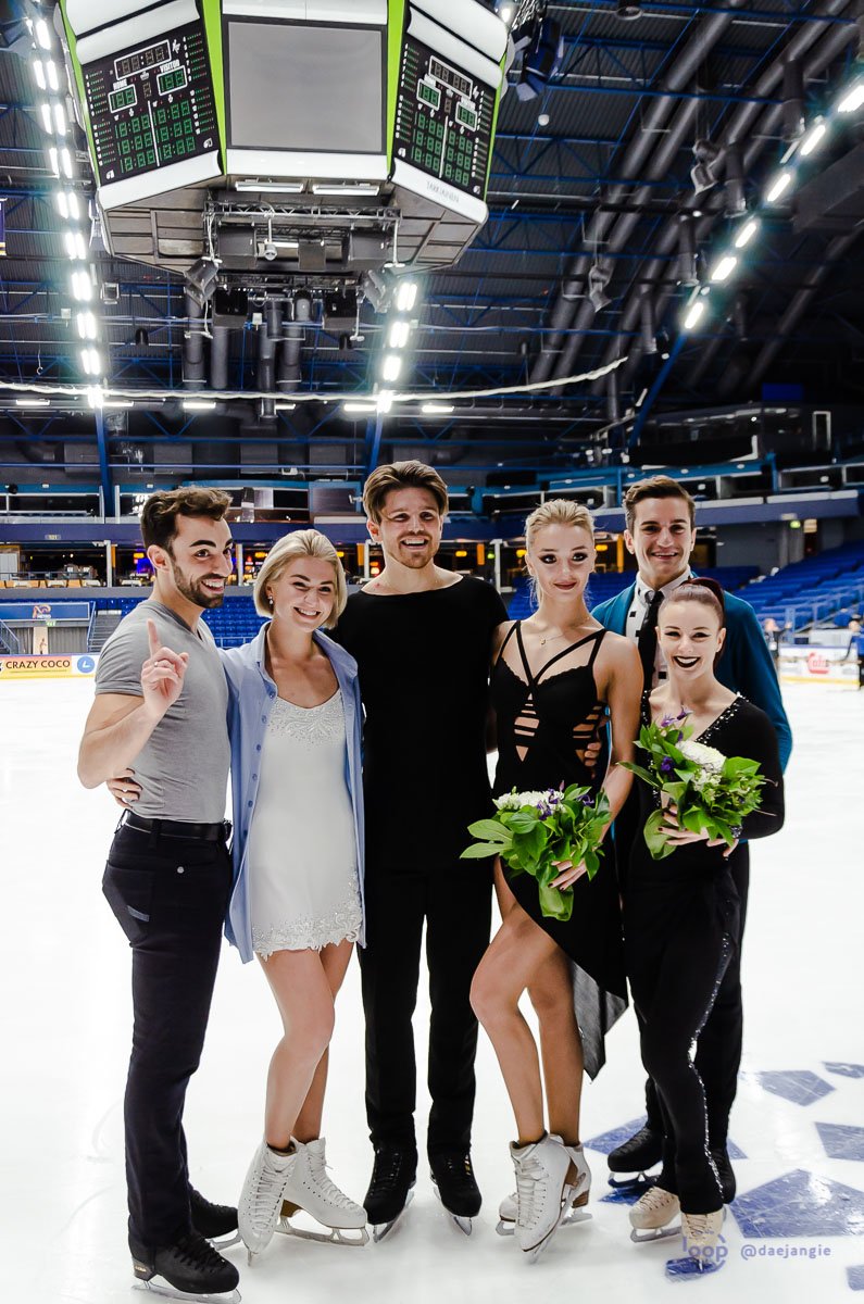 InTheLoPodcast's tweet photo. Ice Dance victory ceremony at #FinTrophy18 - congrats to all the medalists!
🥇#AlexandraStepanova/#IvanBukin 🇷🇺
🥈#OliviaSmart/#AdrianDiaz 🇪🇸
🥉#MarieJadeLauriault/#RomainLeGac 🇫🇷
#FinTrophy
@SkatingFinland https://t.co/syBqcOt4SE