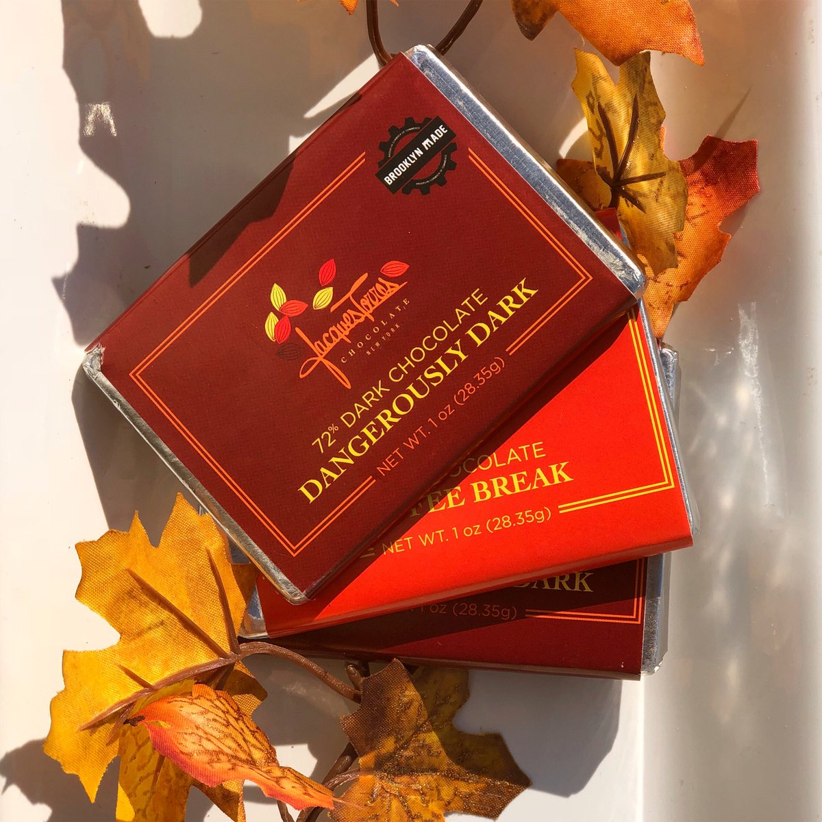 jacquestorres's tweet image. You better beLEAVE that we’re fallin’ for these #MiniBars 🍫. #JacquesTorres