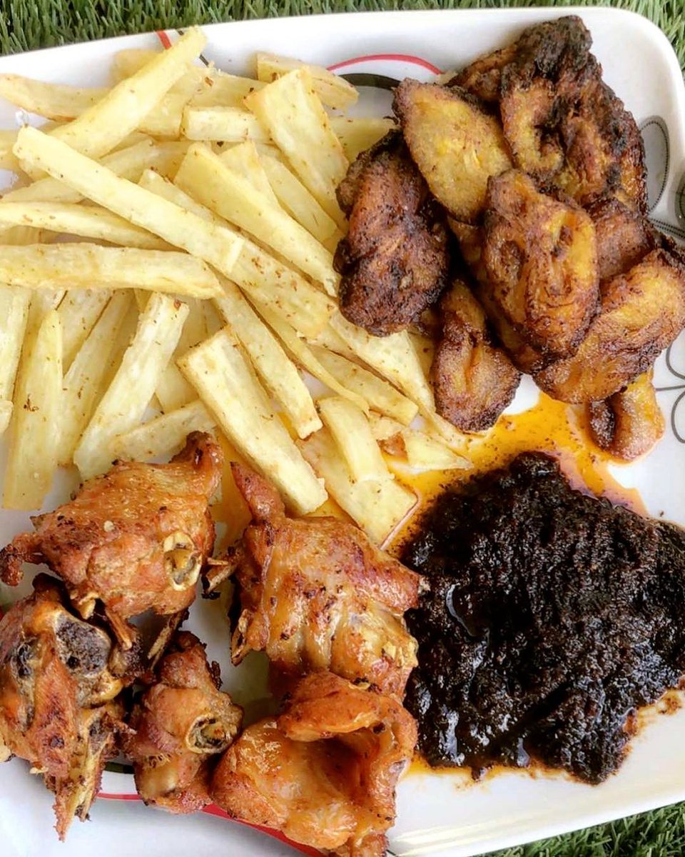 ghanaianfoodnet's tweet photo. Oh goodness!!! This spread of #tsofi and #yamchips just distracted our #tataletuesday plans π€€; but we've spotted the succulent looking #friedplantains so we're happy π
πππ¬π. Thanks for sharing @leeyaskitchen #ecofriendlyutensil #banPlasticGhana #Ghanafoodnetwork https://t.co/zOPEJAAeIt
