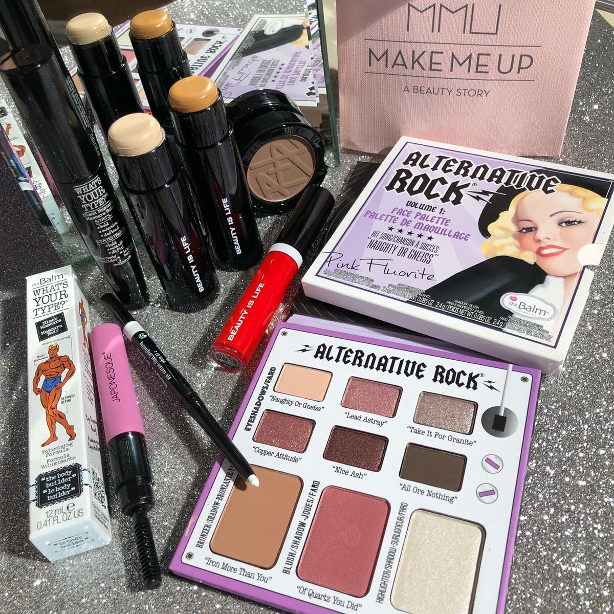 fayskorda's tweet image. Ομορφιές μου κάντε like στη φωτογραφία και τρεις από εσάς κερδίζετεαπο ένα σετ με τα προϊόντα @MakeMeUpGreece❤️
 (Παλέτα με σκιές-ρουζ και highlighter,κόκκινο κραγιόν, μάσκαρα, 2 stick contouring, σκιά φρυδιών και το gadget για τις βλεφαριδες) 
⭐️⭐️⭐️