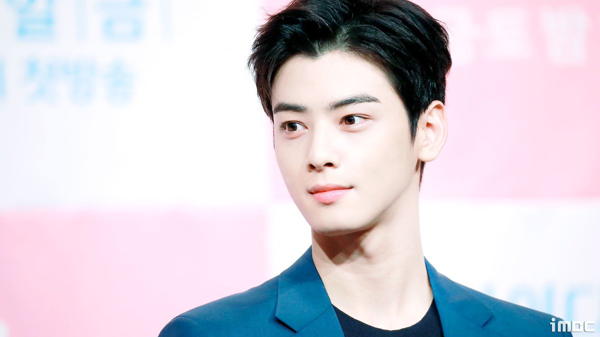 47. 우희진 아까 제가 헬레나 본햄 카터 적은 것 같은데 우희진씨 좀 헬레나 느낌 아닌가요... 옛날 얼굴이 하나도 안 변하고 그대로라는 것도 너무...